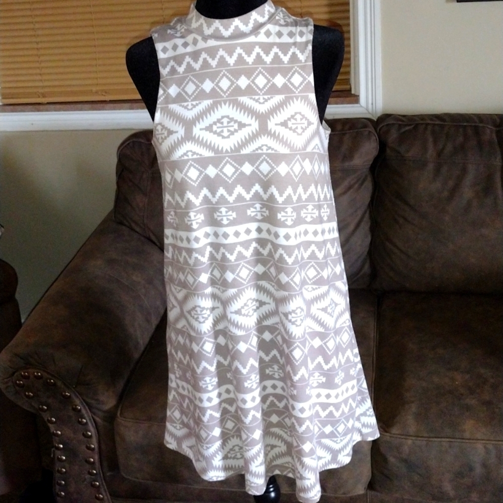 Unique Aztec Print Sleeveless dress with Keyhole back in Tan & White Size S